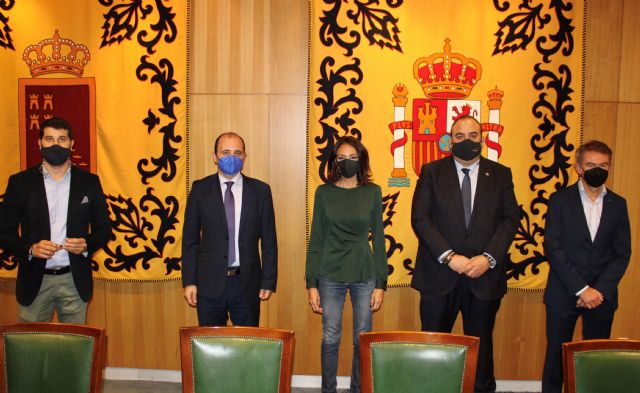 La consejera de Empresa se reúne con la junta directiva de la Cámara de Comercio de Lorca - 1, Foto 1