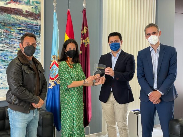 El alcalde, José Miguel Luengo recibe de Invest in Cities  la placa que acredita a San Javier como ciudad atractiva para la inversión - 1, Foto 1