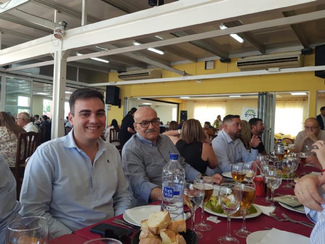 El PP con los vecinos de La Florida en la comida de convivencia organizada este domingo por la Comisión de Fiestas de este barrio torreño - 2, Foto 2
