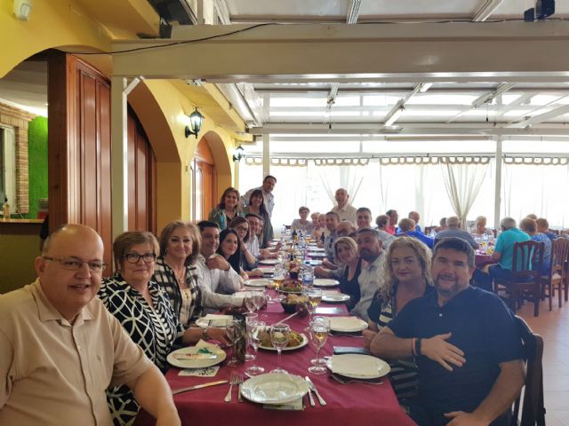 El PP con los vecinos de La Florida en la comida de convivencia organizada este domingo por la Comisión de Fiestas de este barrio torreño - 3, Foto 3