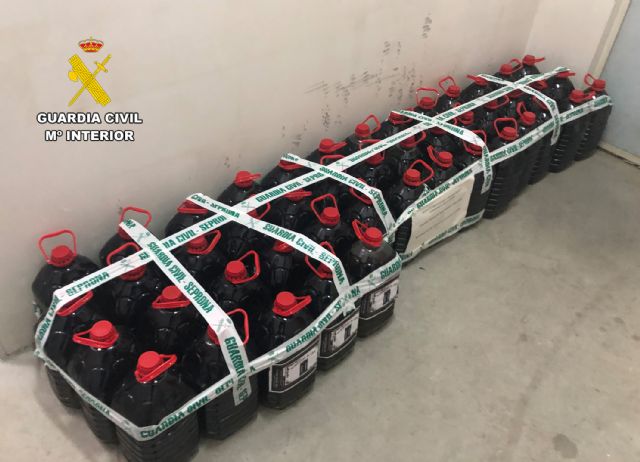 La Guardia Civil detiene a dos personas por importar y comercializar aceite con irregularidades, Foto 7