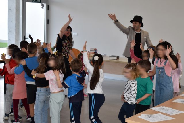 La biblioteca municipal acoge un cuentacuentos infantil centrado en la figura de María Moliner - 1, Foto 1