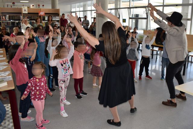 La biblioteca municipal acoge un cuentacuentos infantil centrado en la figura de María Moliner - 2, Foto 2