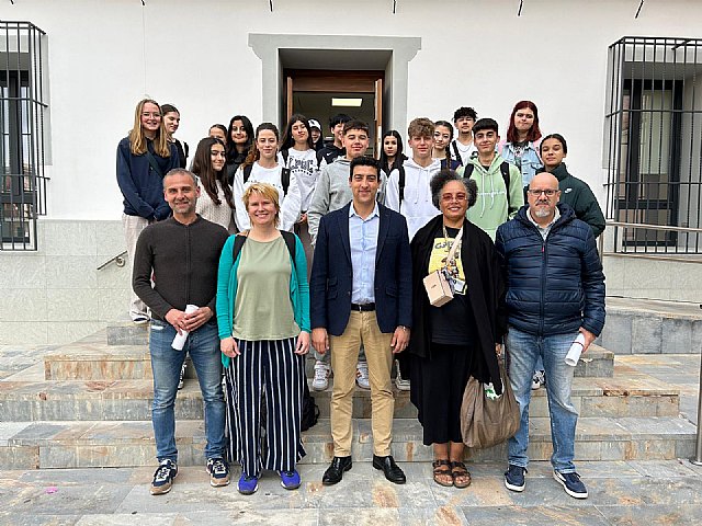 Alumnos y docentes suecos se desplazan al IES Valle del Segura - 1, Foto 1