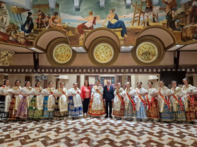 La Reina de la Huerta 2025 y su Corte de honor visitan la Asamblea Regional - 1, Foto 1