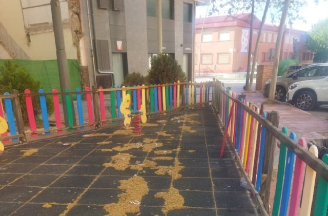 Denuncian el mal estado de las zonas verdes de Yecla - 1, Foto 1