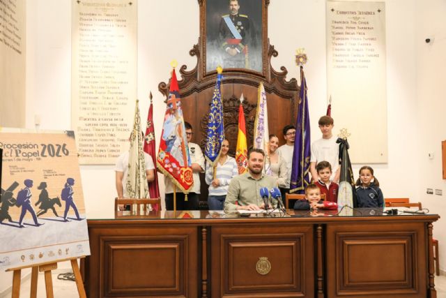 Cerca de un millar de jóvenes tomarán la calle Corredera de Lorca para desfilar en la Procesión del Papel - 5, Foto 5