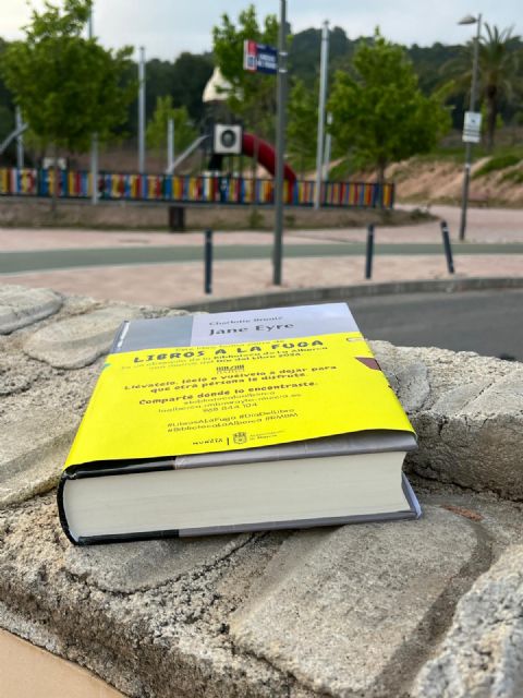 La Red de Bibliotecas Municipales de Murcia celebra el Día del Libro con regalos, cuentacuentos inclusivos y una 'fuga' masiva de libros - 2, Foto 2