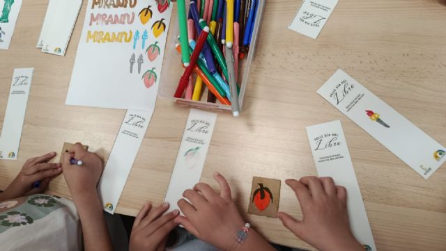 El IES Dos Mares celebra el Día del Libro con actividades creativas junto a escolares de San Pedro del Pinatar - 3, Foto 3