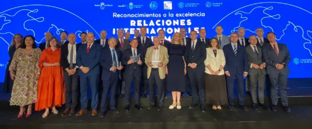 Inocencio Arias, Proexport y la Nacional-Spanish Benevolent Society, reconocimientos a la Excelencia en Relaciones Internacionales y Diplomacia de la Región de Murcia - 2, Foto 2