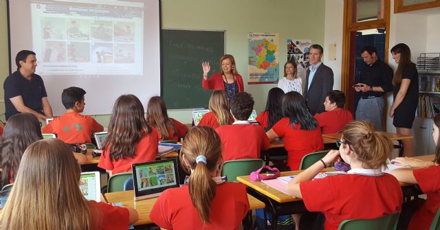 La consejera de Educación y Universidades visita el colegio AYS - 1, Foto 1