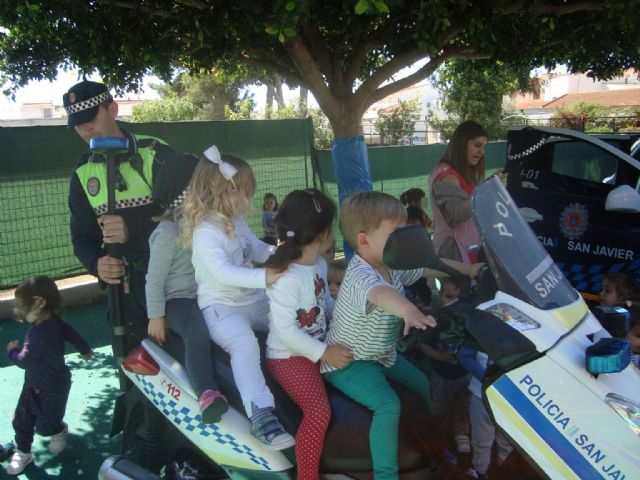 La Policía Local visitó la Escuela de Preescolar de San Javier - 3, Foto 3