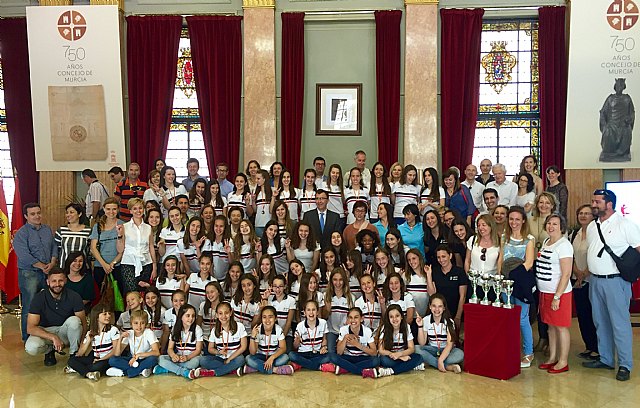 Las gimnastas del Club Gymnos´85 de Murcia llevan su triunfo hasta el Ayuntamiento - 1, Foto 1