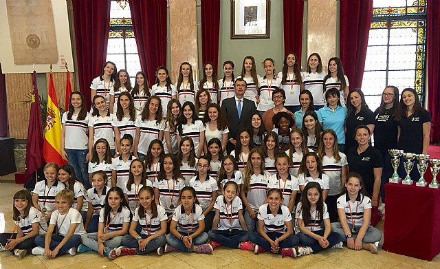 Las gimnastas del Club Gymnos´85 de Murcia llevan su triunfo hasta el Ayuntamiento - 2, Foto 2