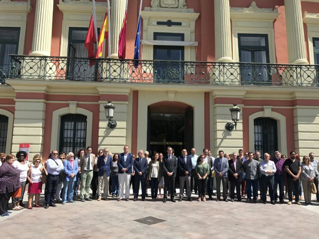 El Ayuntamiento muestra su repulsa por el atentado de Manchester - 1, Foto 1