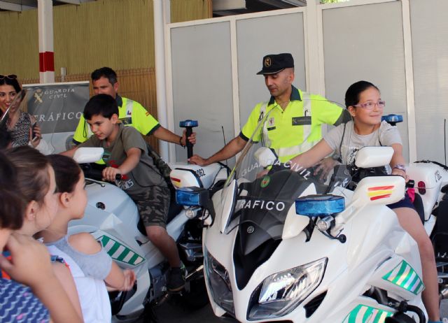 La Guardia Civil de Murcia recibe la visita de alumnos del CEIP Mariano Aroca López - 2, Foto 2