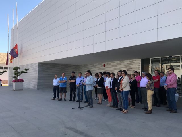 Torre-Pacheco muestra su solidaridad con las víctimas, familiares y con el pueblo británico - 1, Foto 1