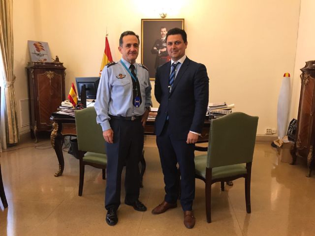 El Alcalde traslada al Jefe del Estado Mayor del Aire, el interés municipal por impulsar un Museo de Cultura Aeronáutica en la AGA - 1, Foto 1