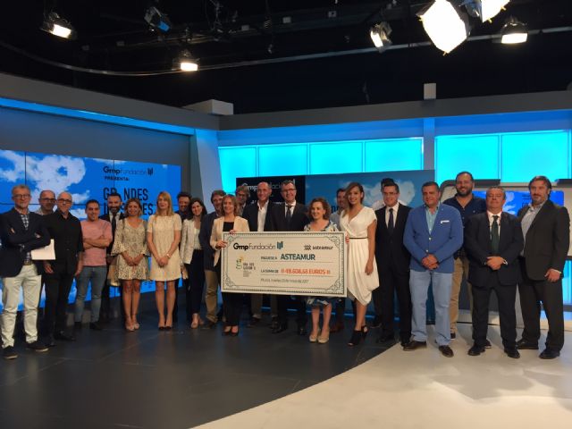 Asteamur recibe los fondos solidarios del festival ´Grandes Ilusiones´ para el nuevo centro de atención a niños con autismo en Murcia - 1, Foto 1