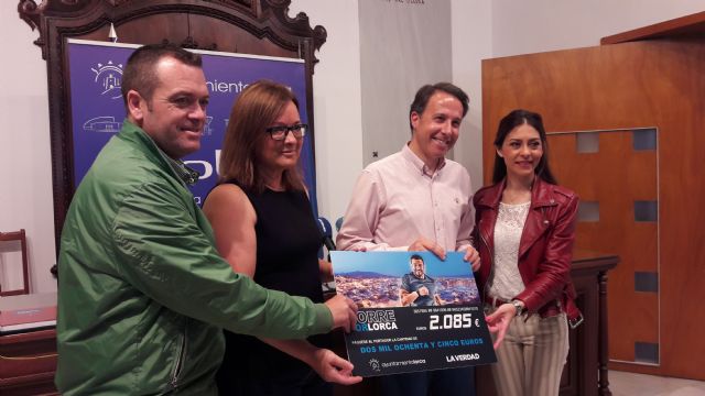 La VIII carrera Corre x Lorca consigue recaudar 2.085 euros para la Mesa Solidaria, Foto 1