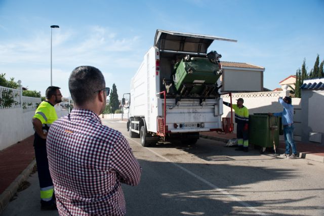 Inician un plan de tratamiento específico para mantener limpios los contenedores en pedanías, Foto 3