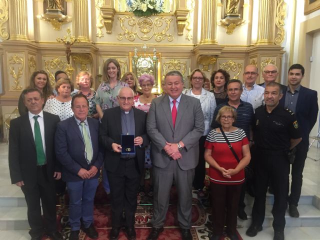 Bernabé ha entregado al parróco de Churra las joyas sustraidas a la Virgen de La Encarnación y recuperadas por la Policía Nacional - 3, Foto 3