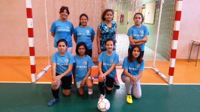 El Colegio La Cruz se proclamó campeón regional de Fútbol Sala Alevín Femenino de Deporte Escolar, Foto 4