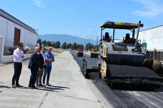 Comienza la reposición del asfalto en ocho calles del Polígono Industrial Oeste, con la ayuda recibida del Gobierno Regional de 500.000 euros - 2, Foto 2