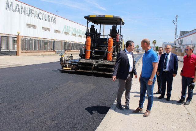 Comienza la reposición del asfalto en ocho calles del Polígono Industrial Oeste, con la ayuda recibida del Gobierno Regional de 500.000 euros - 4, Foto 4