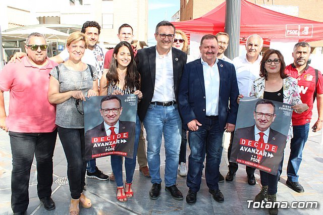 El candidato a la Presidencia de la Comunidad de la Región de Murcia por el PSRM-PSOE, Diego Conesa, visita Totana, Foto 3