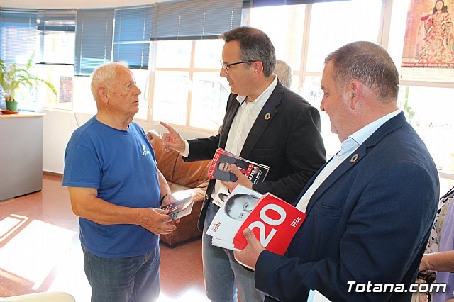 El candidato a la Presidencia de la Comunidad de la Región de Murcia por el PSRM-PSOE, Diego Conesa, visita Totana, Foto 4