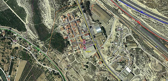 Incendio en el patio de la nave de una empresa de plásticos en Cieza - 1, Foto 1