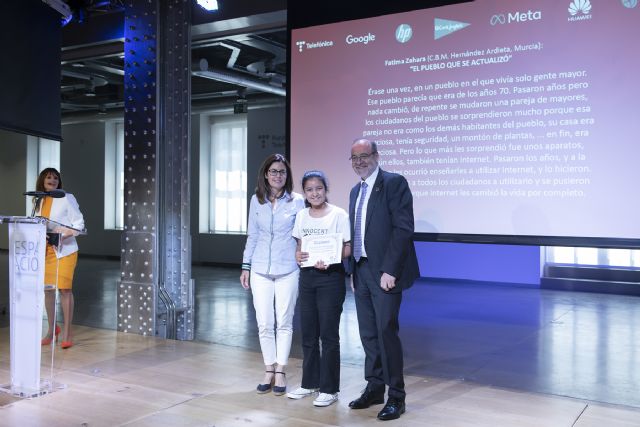 Fátima Zahra Benmenziane premiada a nivel nacional por el cuento “El pueblo que se actualizó” - 1, Foto 1