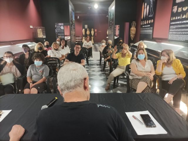 Francisco Illán presenta en San Pedro del Pinatar su última novela El retorno de la Espada - 1, Foto 1