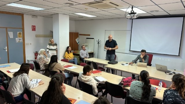 El Ayuntamiento de Alhama de Murcia prepara a 12 jvenes para su futura insercin en el mercado laboral, Foto 2