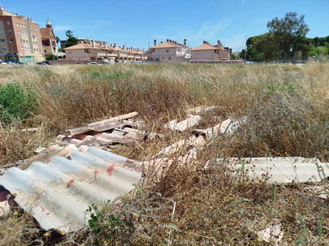 El PCAN denuncia el vertido incontrolado de amianto frente a las casas en la urbanización Castillitos - 1, Foto 1