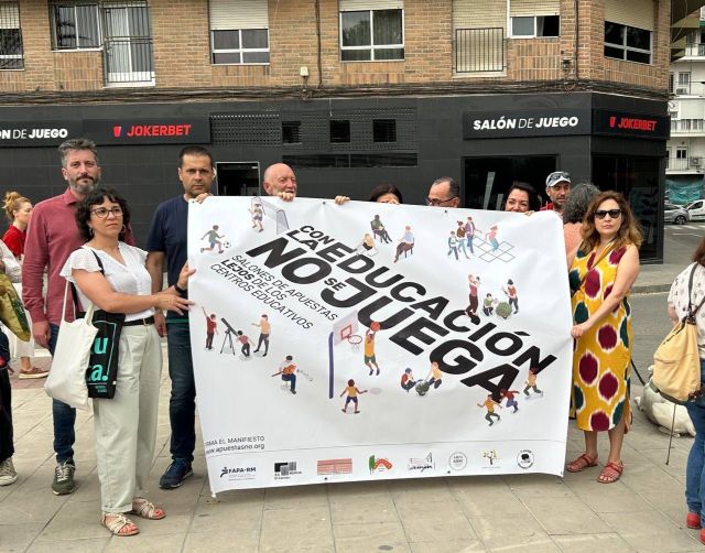 Podemos e IU exigirán en la Asamblea cambiar la ley del juego para alejar los salones de apuestas de centros educativos - 1, Foto 1