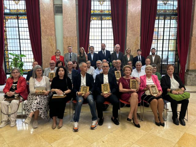 El Ayuntamiento celebra el día de Santa Rita rindiendo homenaje a los funcionarios jubilados en el último a&ntilde;o - 2, Foto 2