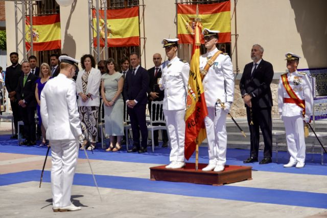 M�s de cien ciudadanos juran bandera en un hist�rico acto para Santomera organizado por la Armada y el Ayuntamiento