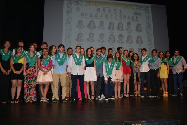 Los alumnos del Alfonso Escámez reciben sus becas en un emotivo acto de graduación - 2, Foto 2