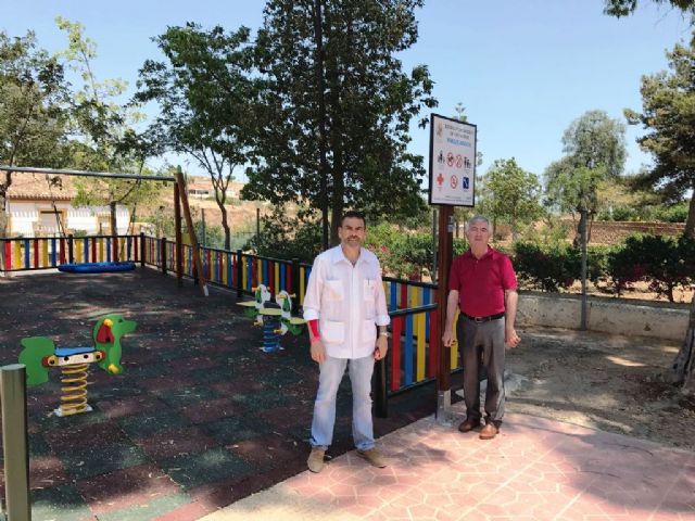 La plaza de la Marina de Perin cuenta ya con una renovada area de juegos infantiles - 1, Foto 1