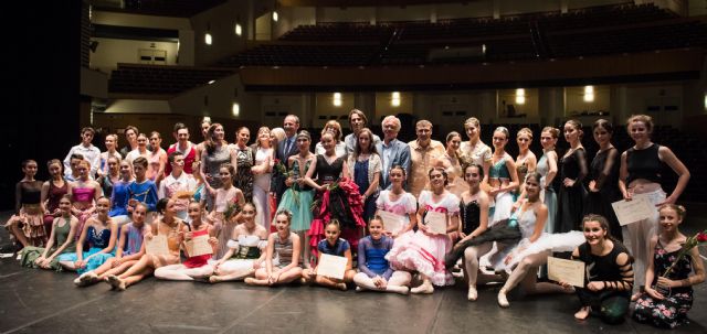 Los bailarines de la Región Noelia Álvarez y Alejandro Pérez se formarán en la Compañía Nacional de Danza - 1, Foto 1