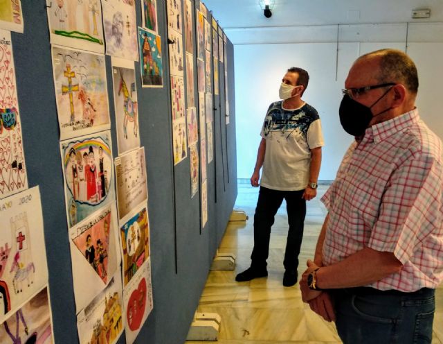 La Casa de Cultura acoge la exposición de trabajos del concurso de dibujo ´Fiestas de la Cruz, este año las vivimos con el corazón´ - 2, Foto 2
