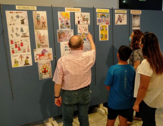 La Casa de Cultura acoge la exposición de trabajos del concurso de dibujo ´Fiestas de la Cruz, este año las vivimos con el corazón´ - 3, Foto 3