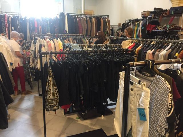 La ´Santa Eulalia Fashion Market´ recauda más de 4.000 euros con la venta solidaria de más de 1.000 kilos de ropa - 2, Foto 2