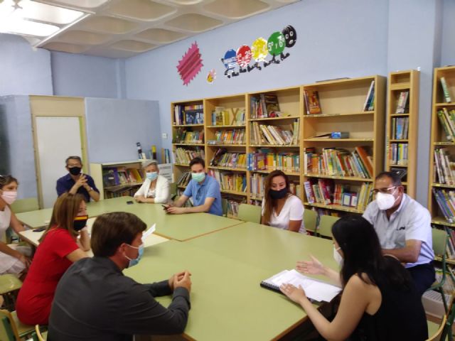 El colegio Santa Rosa de Lima de El Palmar se prepara para el inicio de curso con la reparación y reforma de algunos de sus elementos y estancias - 1, Foto 1