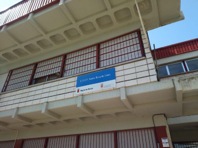 El colegio Santa Rosa de Lima de El Palmar se prepara para el inicio de curso con la reparación y reforma de algunos de sus elementos y estancias - 2, Foto 2