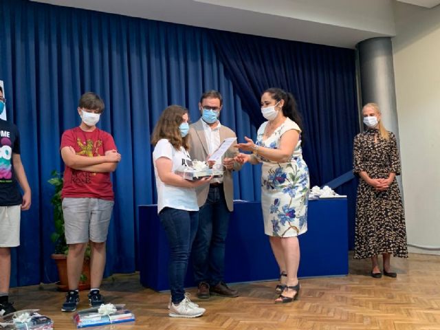 El alcalde entrega los galardones del duodécimo Certamen de Narración 'Premios Ángeles Pascual' organizado por la Red Municipal de Bibliotecas de Lorca - 2, Foto 2