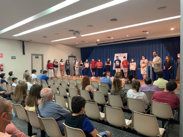 El alcalde entrega los galardones del duodécimo Certamen de Narración 'Premios Ángeles Pascual' organizado por la Red Municipal de Bibliotecas de Lorca - 3, Foto 3