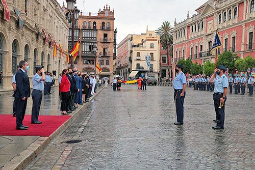 Este izado fue el preludio de la Retreta Militar que se celebró en esa misma plaza - 3, Foto 3